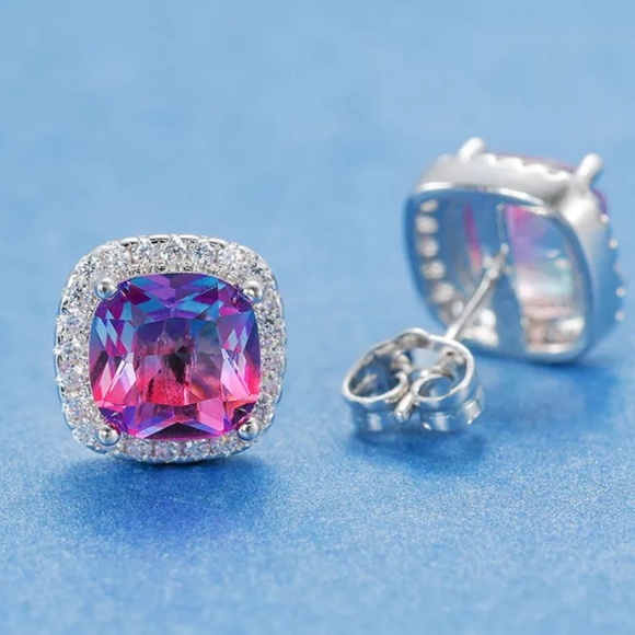 White GF stud earrings - Picture 3 of 5